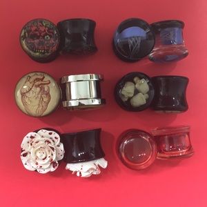 HUGE.!!!!!! 1/2” variety ear gauges bundle